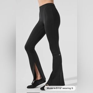 ALO Yoga High Waisted Zip It Flare Legging in Black Size Small. NWT